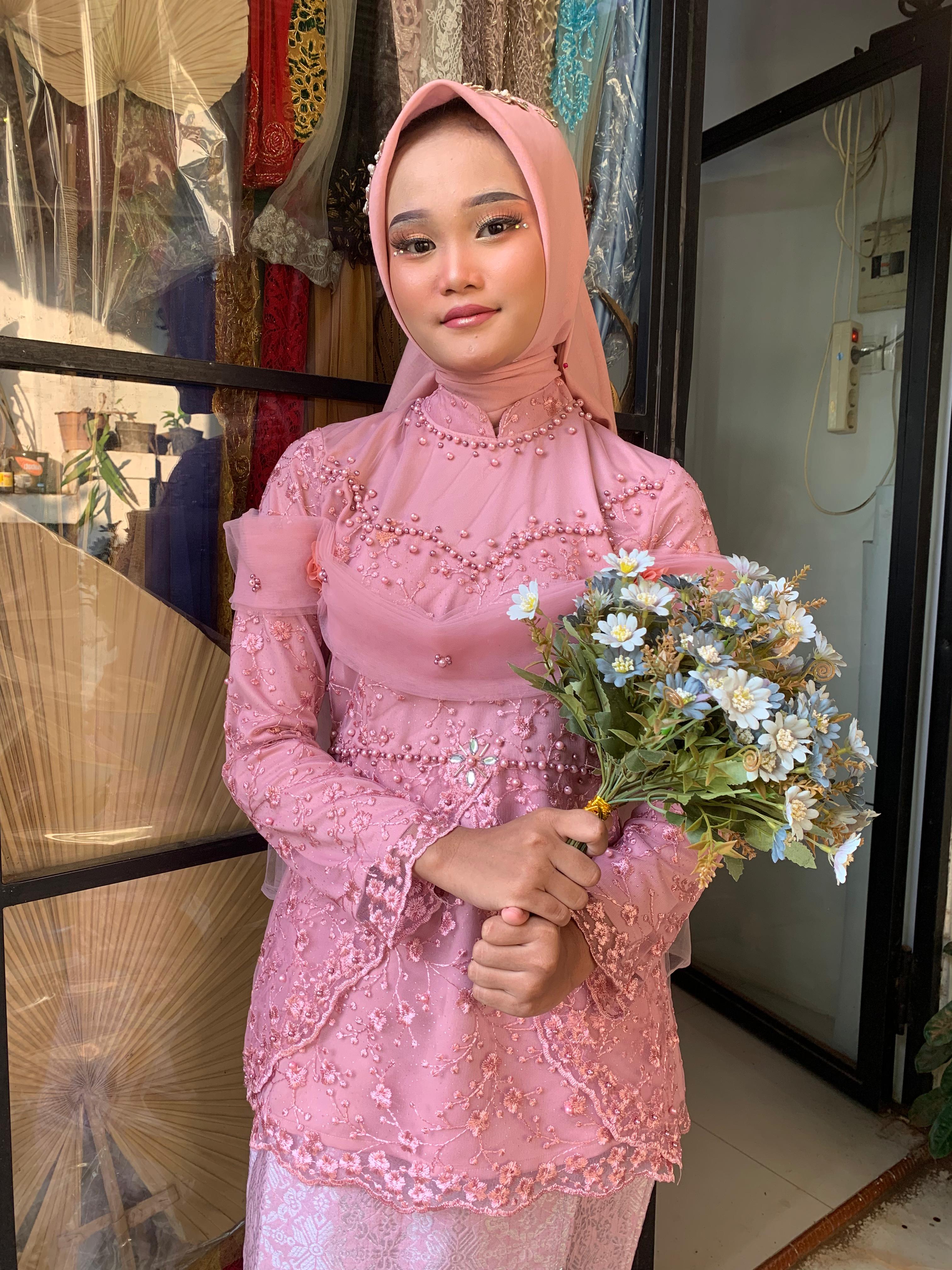 Kebaya Wisuda Klasik