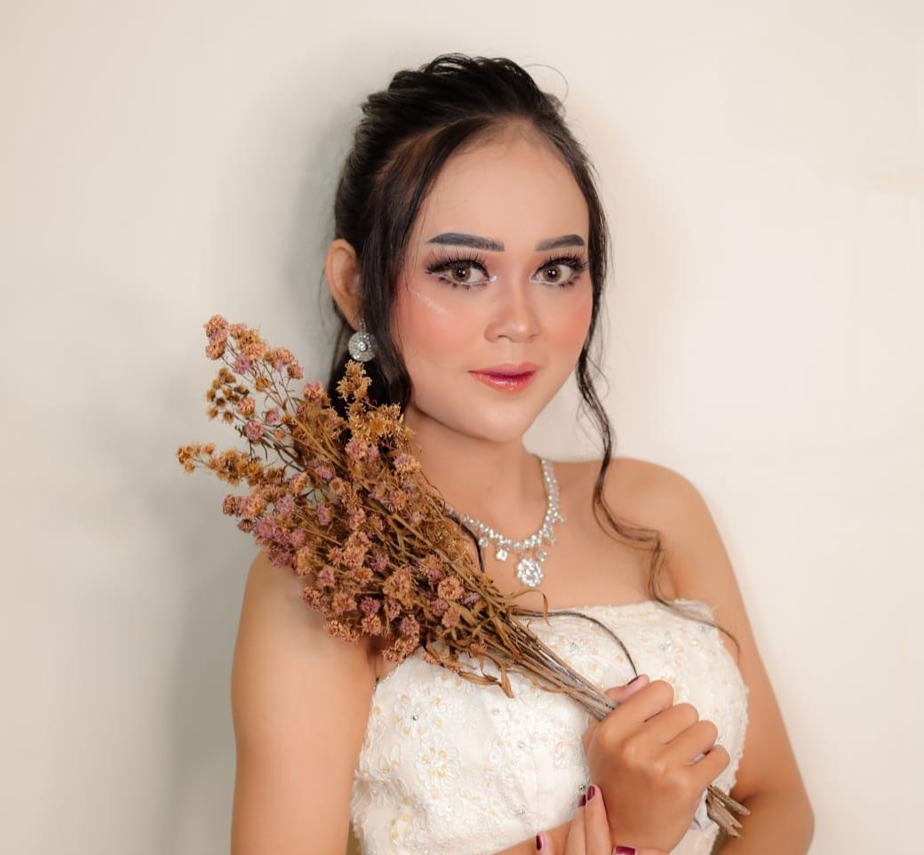 Engagement Makeup